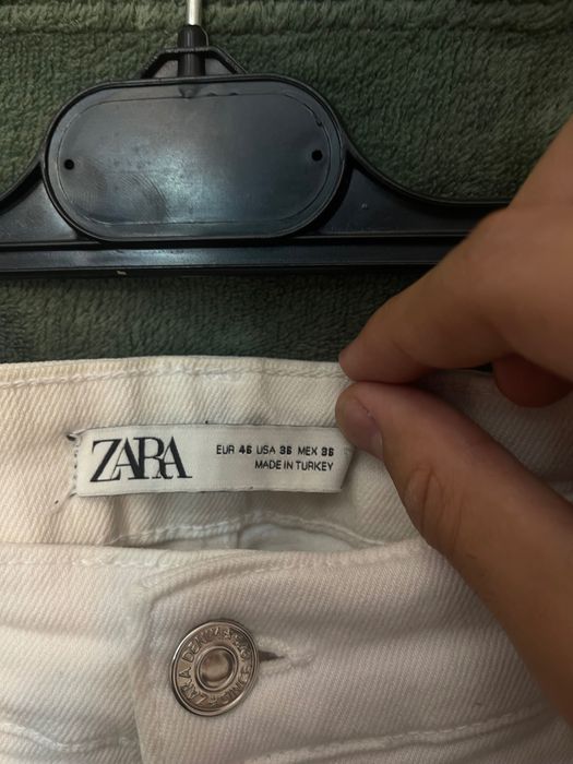 Blugi Zara Albi.