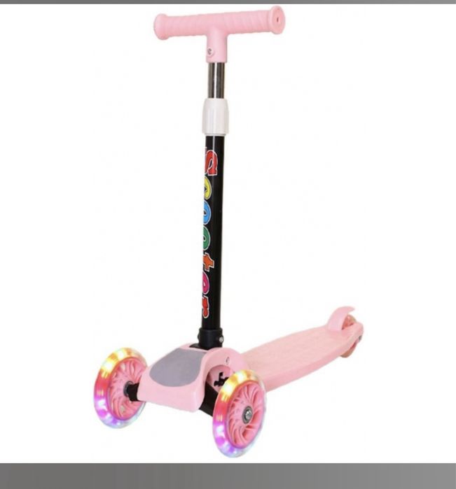 Trotineta pliabila cu roti care lumineaza
