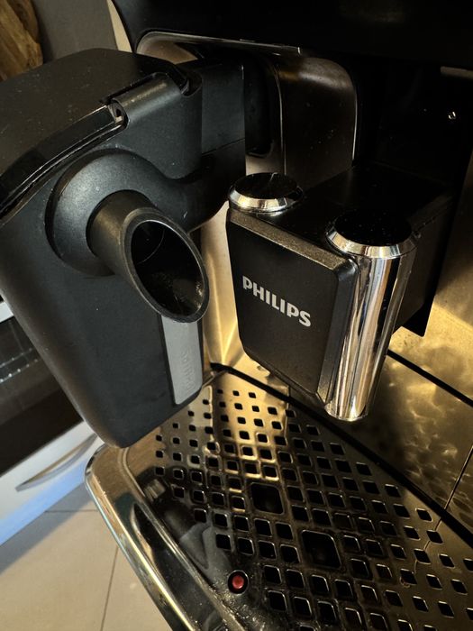 Кафемашина Phillips LatteGo 5400 на 1 година с гаранция