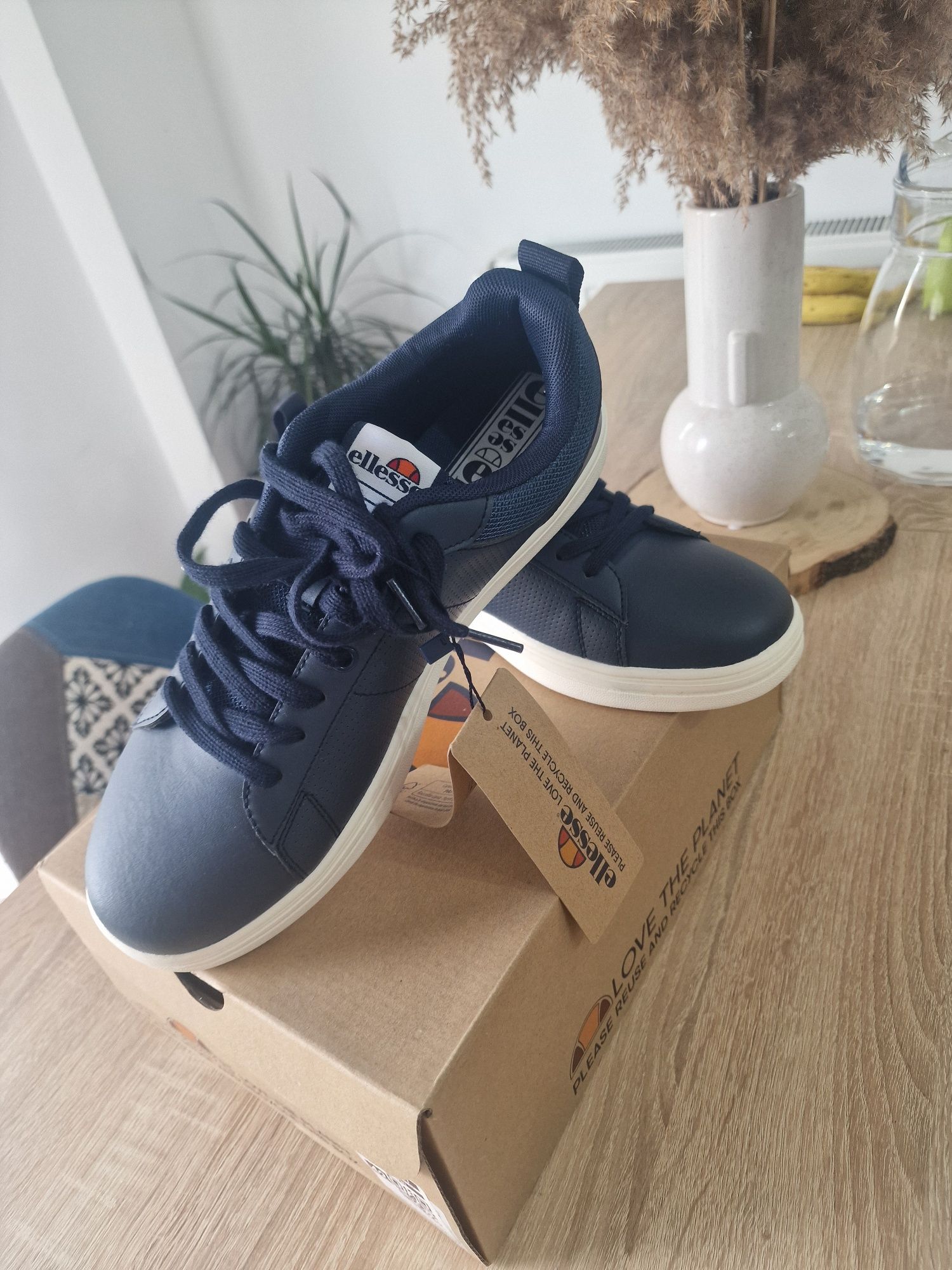 Adidasi ellesse mărimea 42