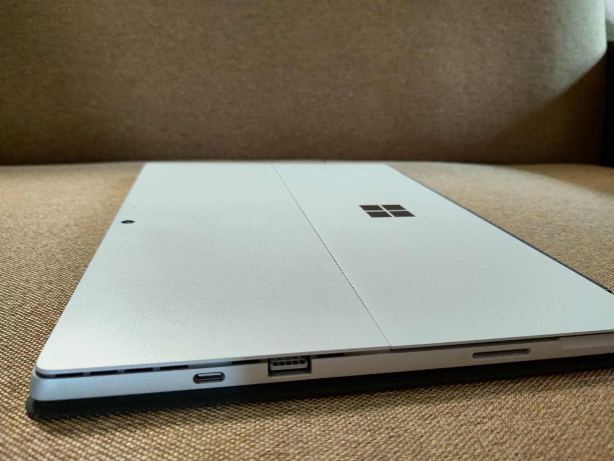 Microsoft Surface Pro 7 - Intel Core i5 - 8GB RAM - Impecabil