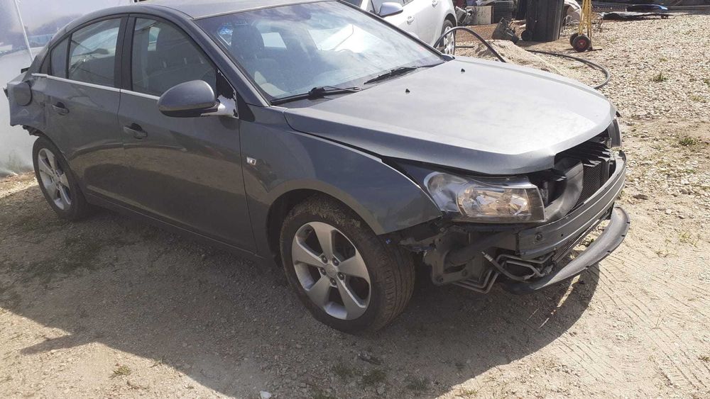 Dezmembrez Chevrolet Cruze Diesel Si Benzina