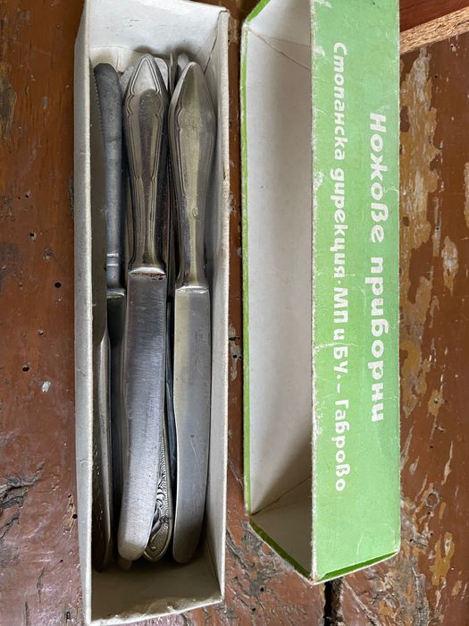 Стари лъжици и ножове от неръждаема стомна