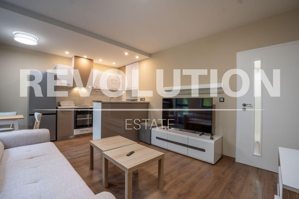 Светъл ДВУСТАЕН апартамент в кв. Христо Смирненски