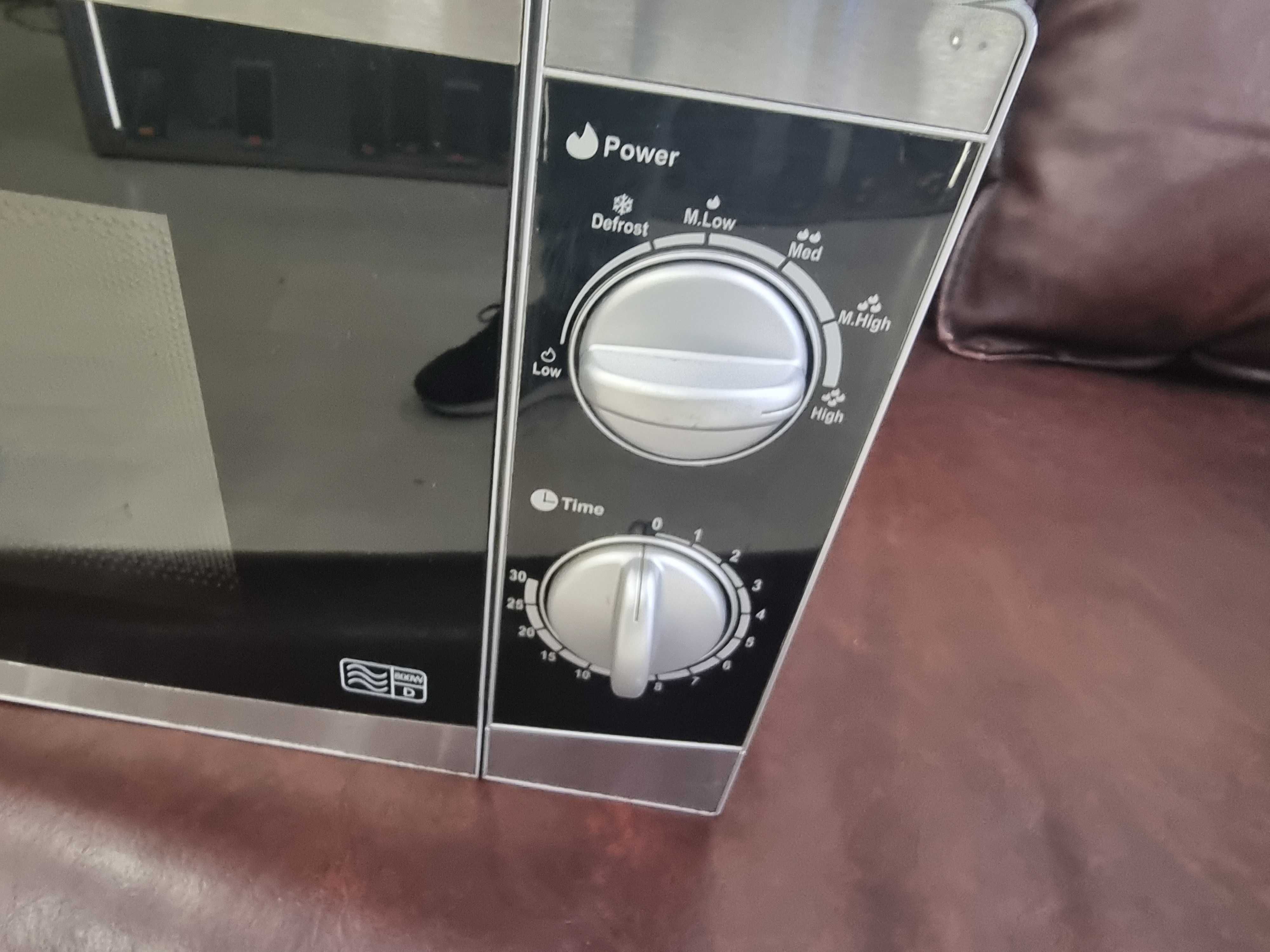 Микровълнова фурна 800W