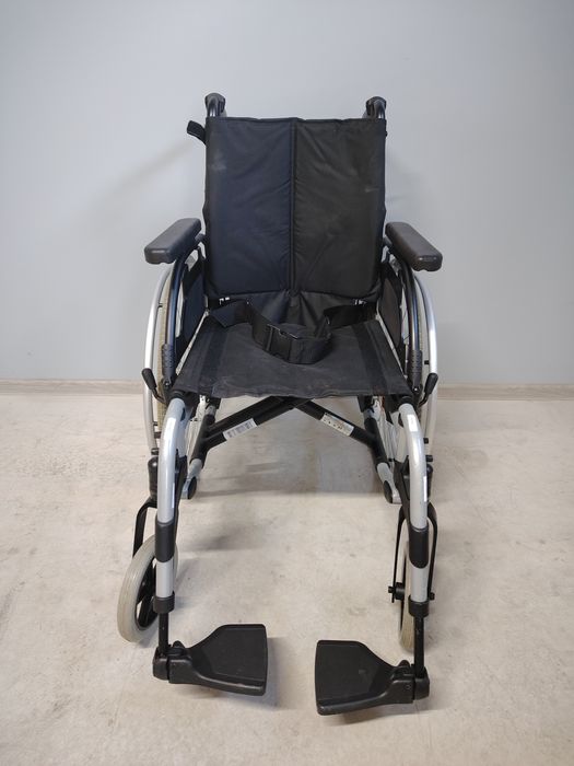 Carucior cu rotile/Fotoliu rulant  pentru persoane cu handicap.043
