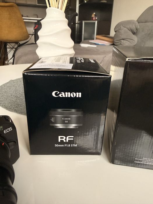 Canon EOS R50 фотоапарат