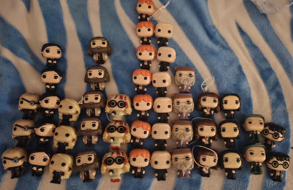 Schimb orice e mai sus cu figurine harry potter kinder joy