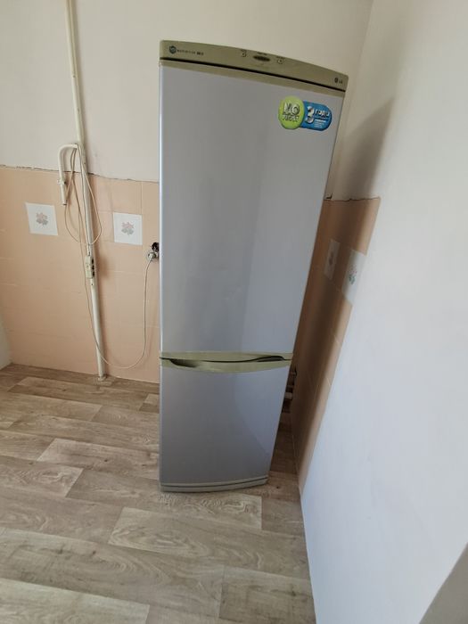 Продам холодильник LG