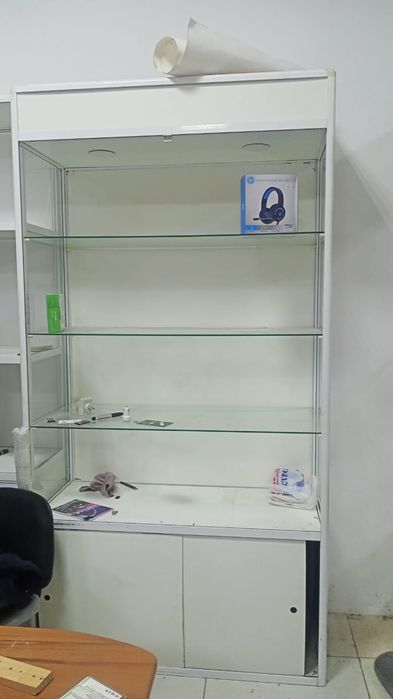 Продам торговые витрины для бутика