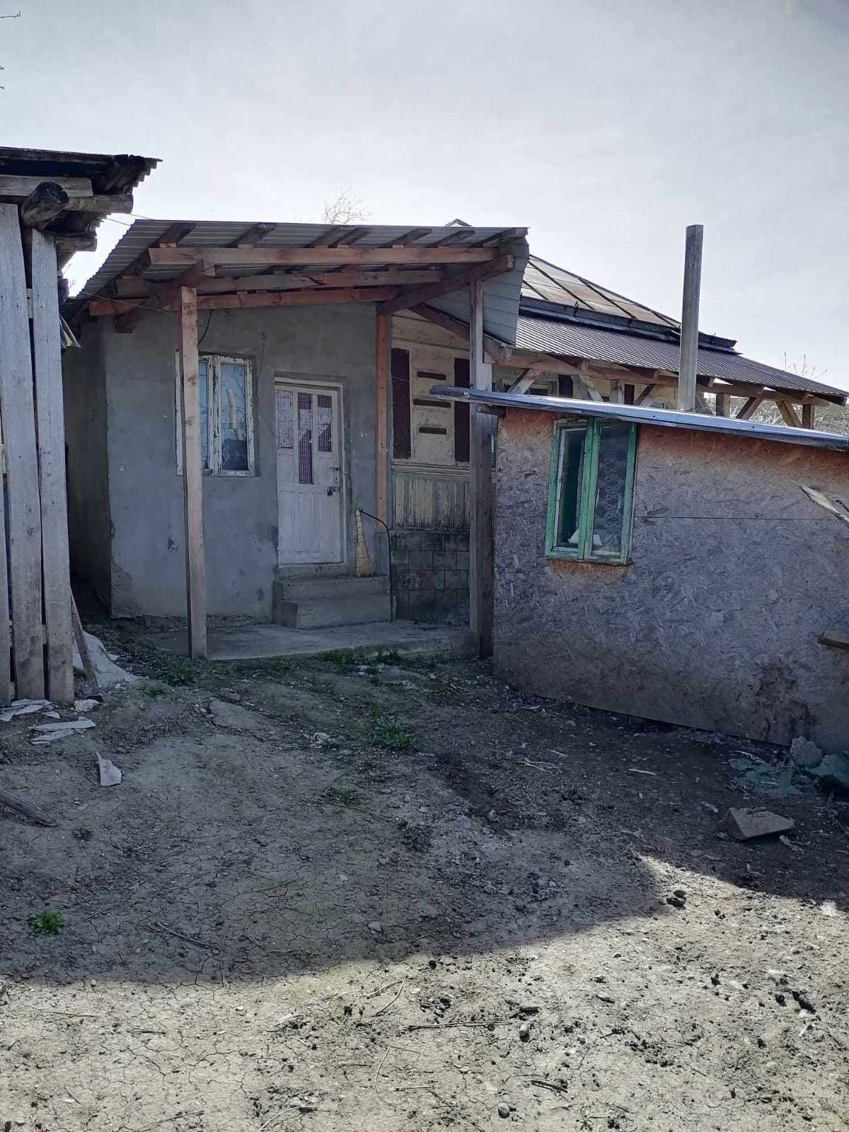 Vand Casa 2 Dormitoare + Bucatarie + Anexe (Soci, Pancesti, Jud Bacau)