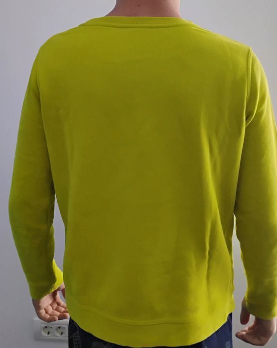 Vând bluza Nike.