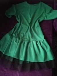 Зелена рокля с харбаличка и тюл