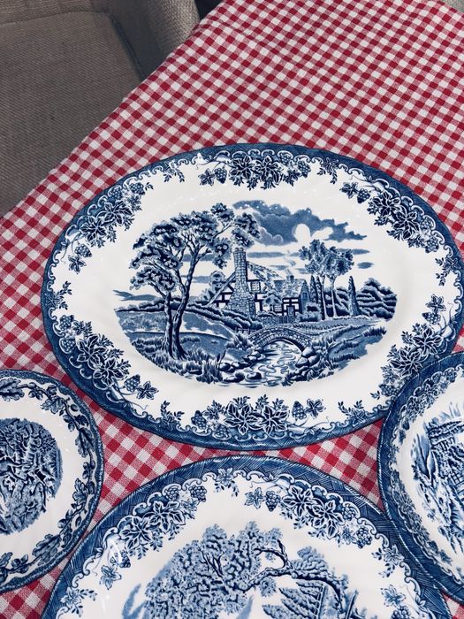 Порцеланов английски сервиз