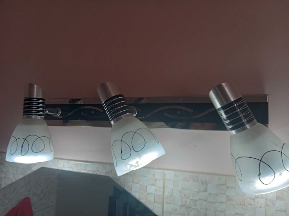 Lustra cu becuri inclusa