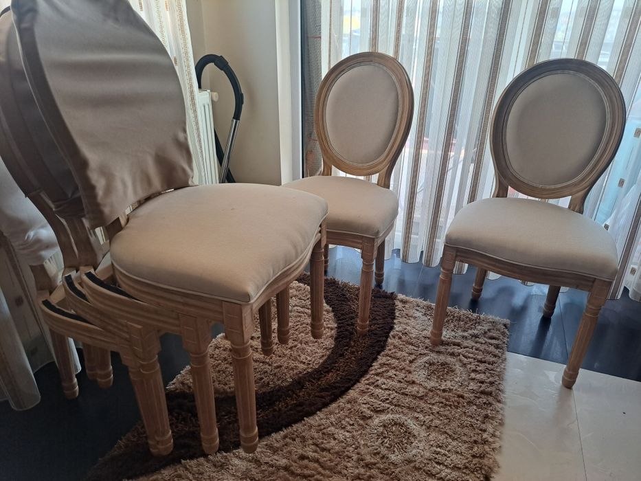 Vând scaune din lemn masiv