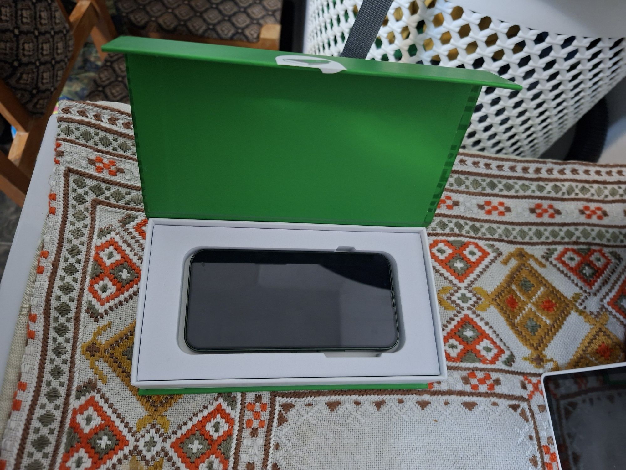 Iphone 13 mini green 5.4 inches screen