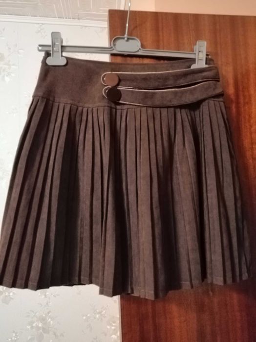 Fustă plisată catifelată/pantalon negru