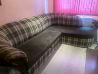 Продавам масивен разтегателен диван с лежанка за хол