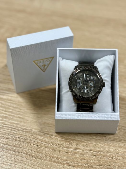 Часовник GUESS черен