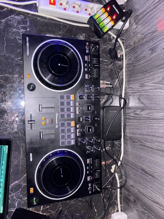 DJ контроллер, REV1