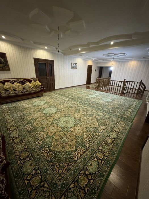 Таййор уй сотилади 9 хона + 2 холл + подвал