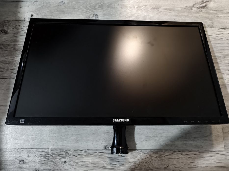 Продам монитор 24 дюйма SAMSUNG