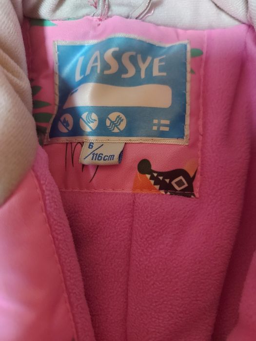 Продам зимную куртку для девочки