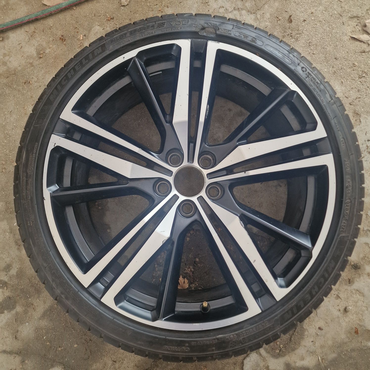 Volvo V60 S60 20"r-disign джанта с гума