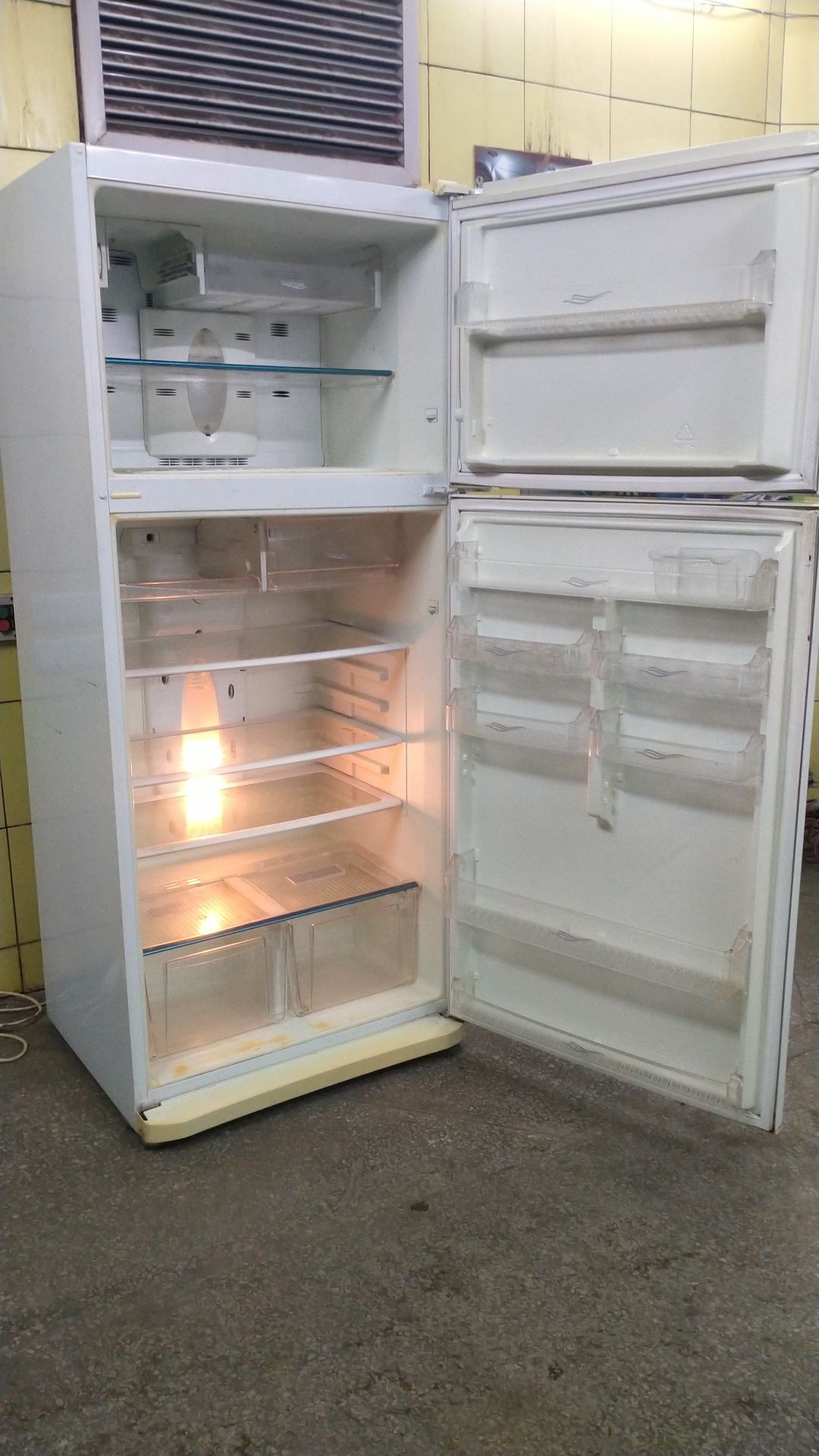 Продам холодильник 40000