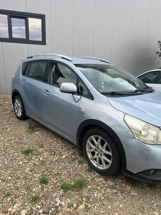 Vand toyota verso 7 locuri ideala pentru familie