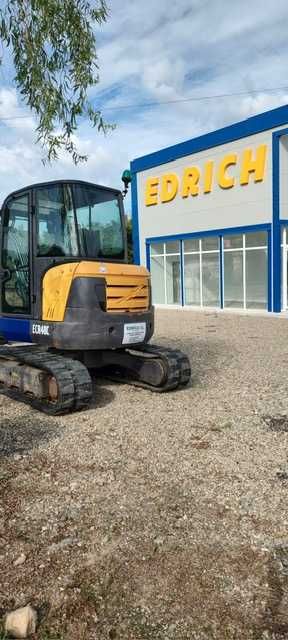 Miniexcavator marca Volvo, model ECR48C