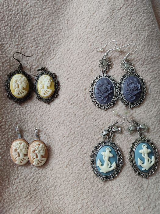 Хендмейд обеци,  бижута с черепи, котви, цветя