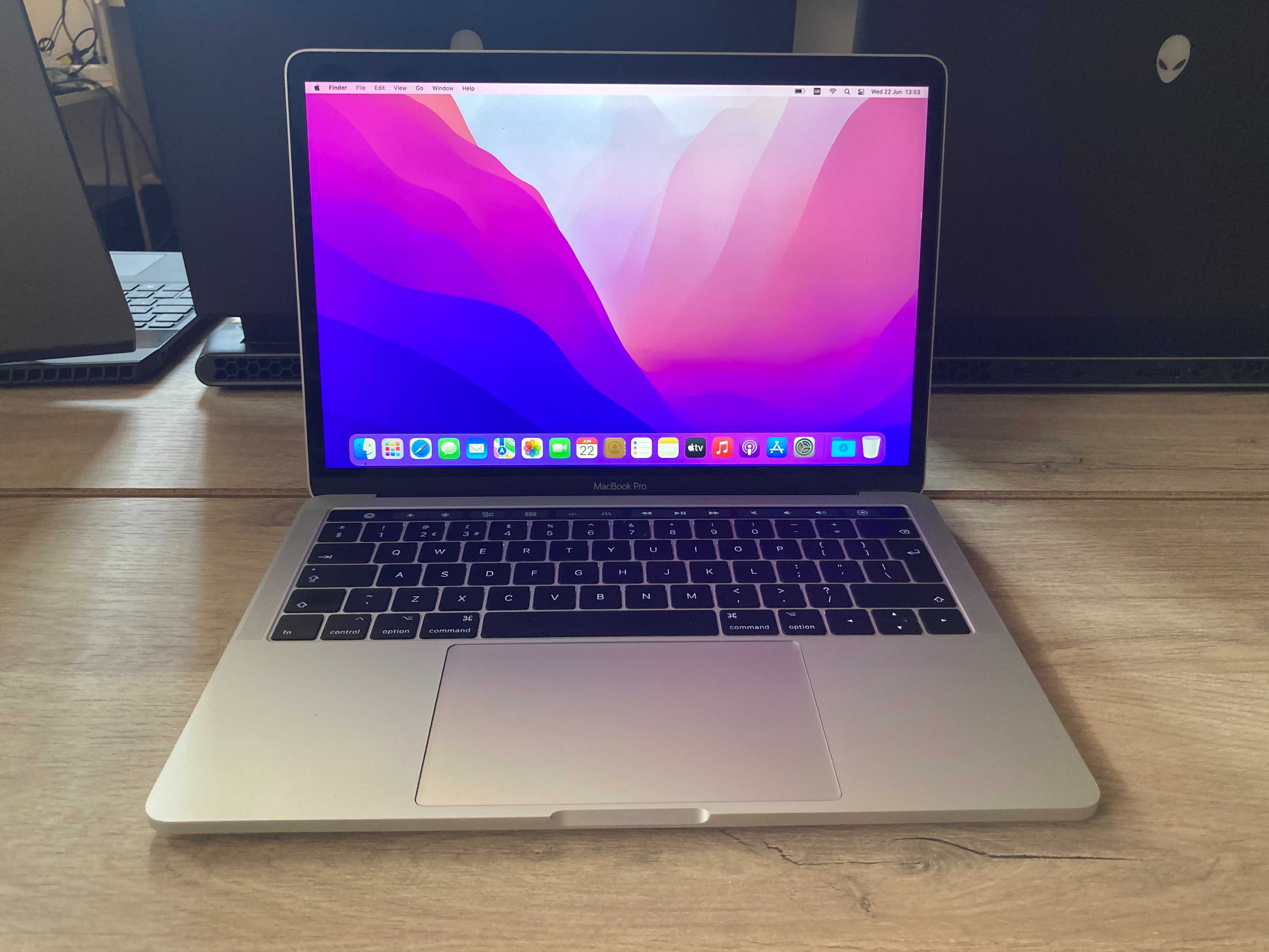 Лаптоп Apple Macbook PRO 2017 I5 8GB 256GB SSD с гаранция A1706