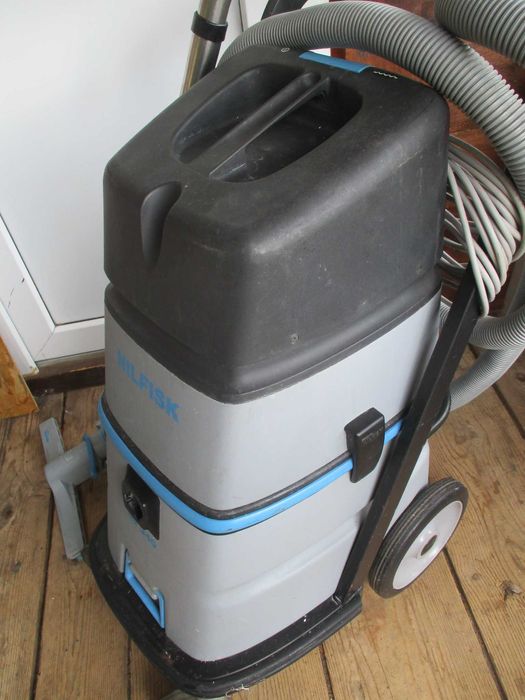 aspirator profesional  nilfisk /lichide