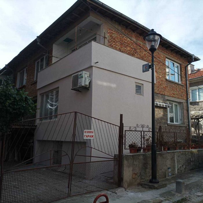 Двуетажна къща в Созопол