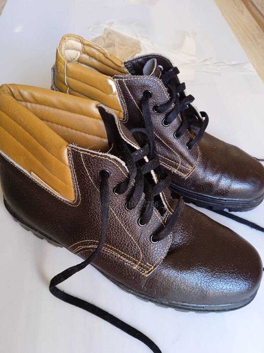 Работни обувки размер 45,5, стелка 30 см