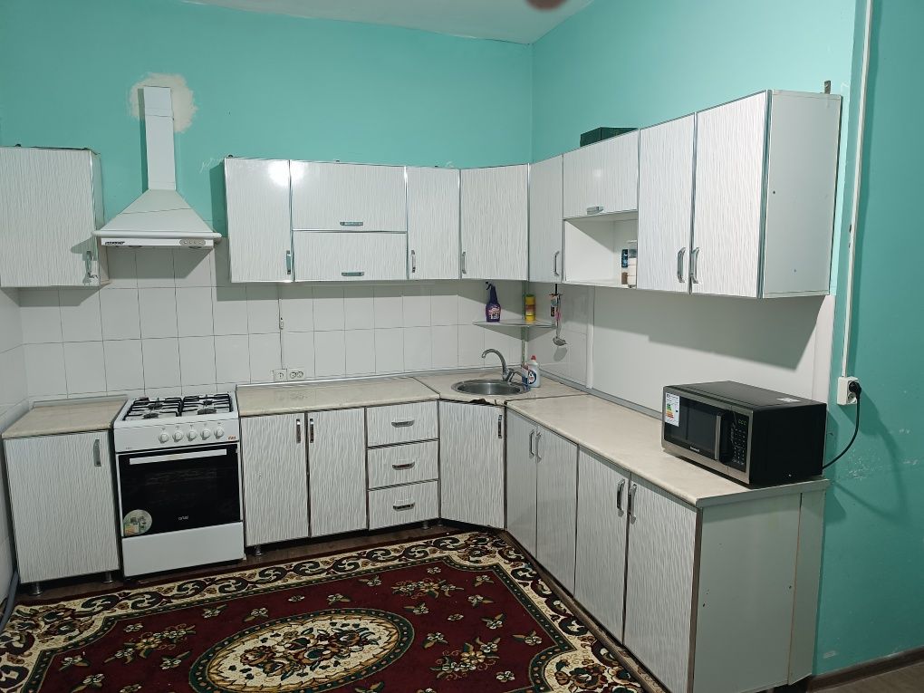Kuxinniy mebel sotiladi
