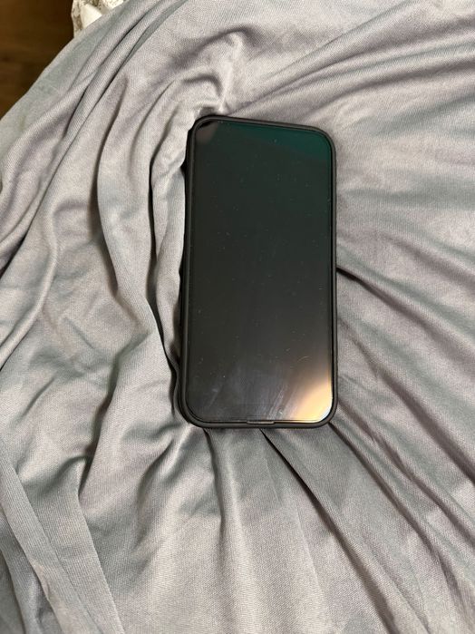 Продавам iPhone 13 Pro 256gb