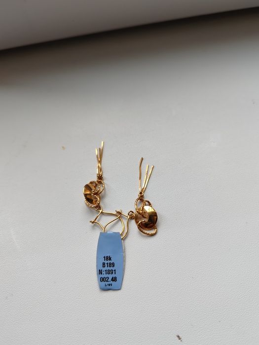 Vând cercei noi din aur de 18k cumpărați din Dubai cu factura