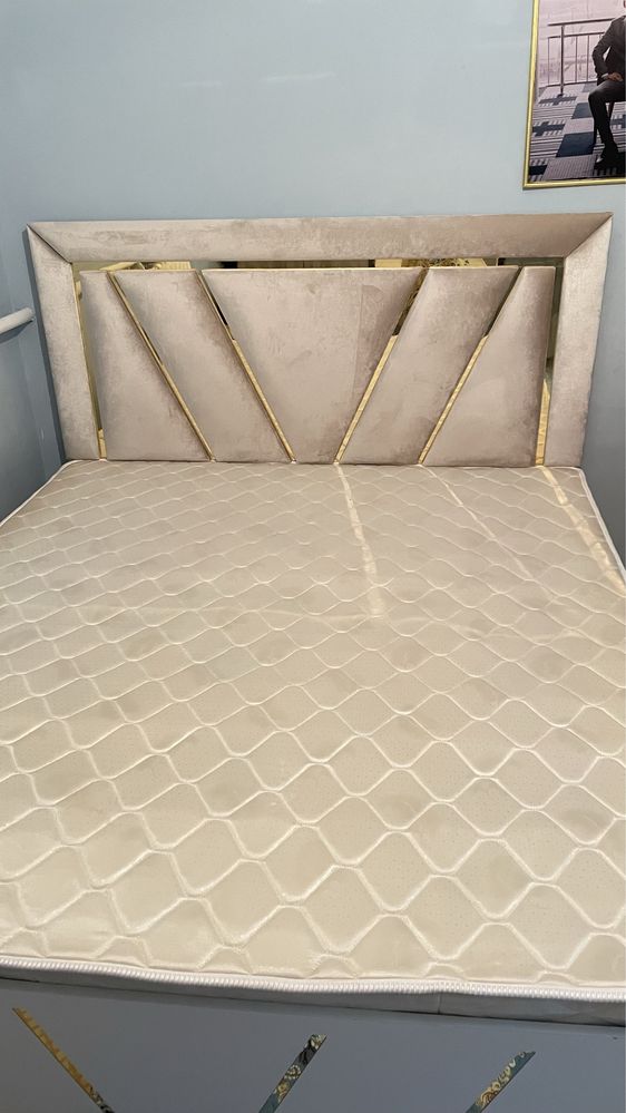 Продаю двухспальные кровати с матрасом