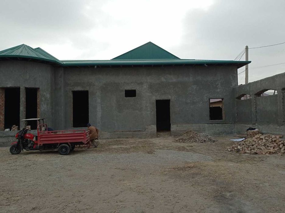 Жиззах шахрида жойлашган 6 сотокли ховли сотилади