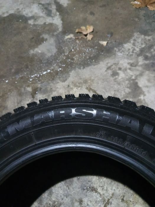 Зимние шины 185/65/14 в отличном состояние