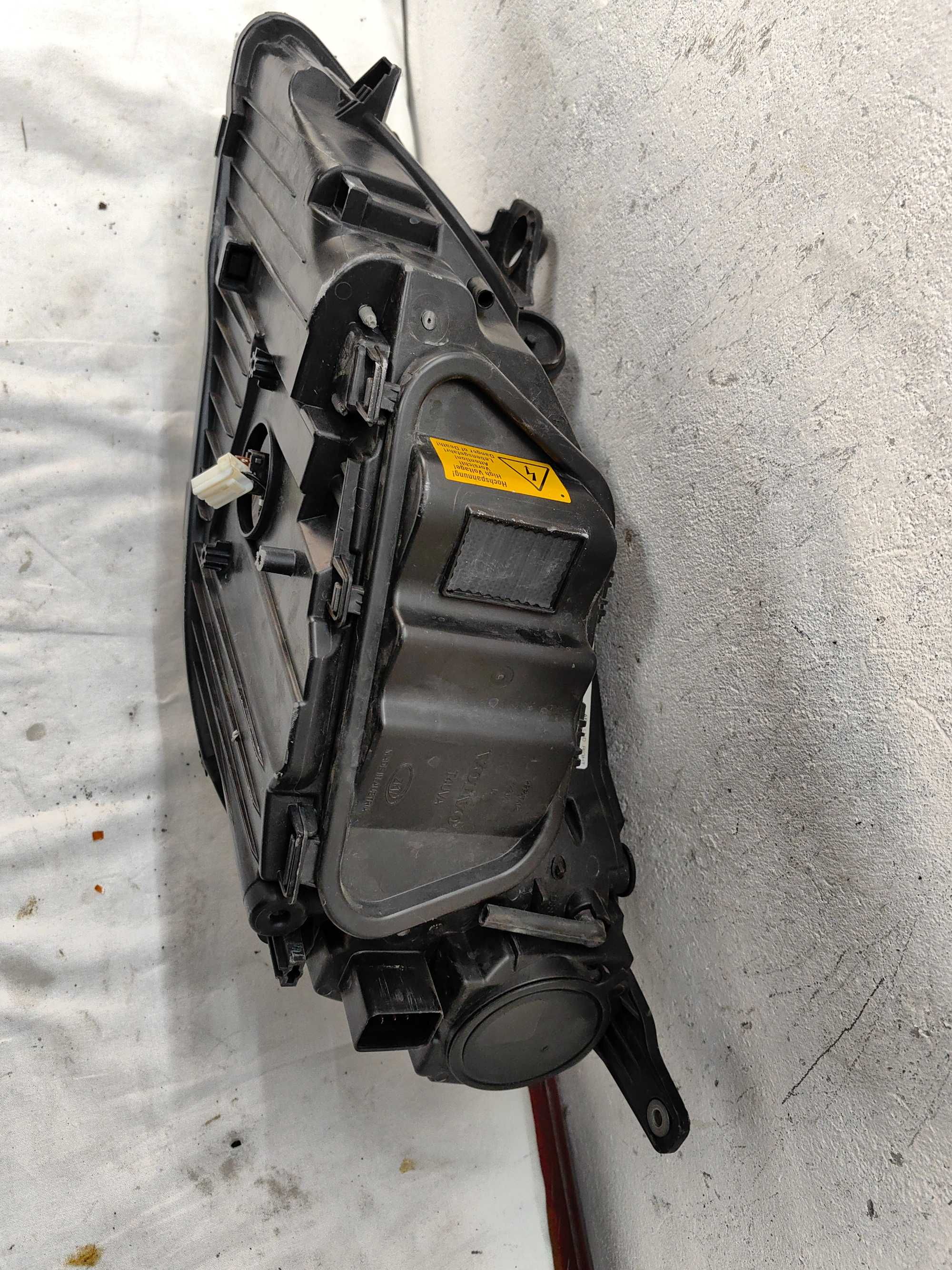 Оригинални  фарове  Волво B40  Volvo V40 XC40 Led Biksenon