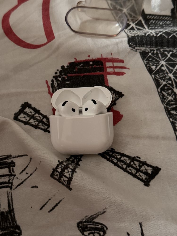 Apple AirPods 4