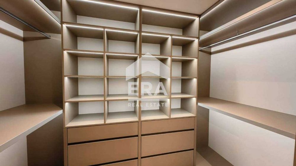 Дава се под наем Тристаен апартамент в Русе, Център - 86 кв.м за 950 € - Снимка #10