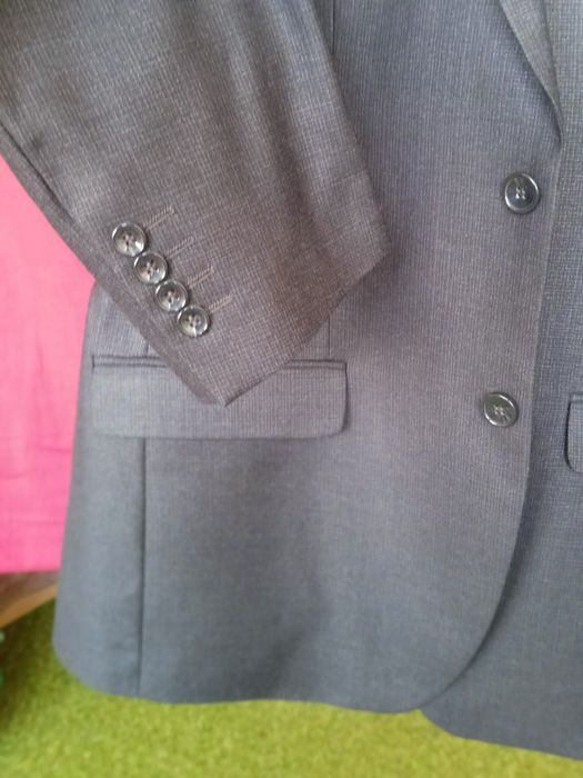 Костюм мужской Новый в чехле Срочно