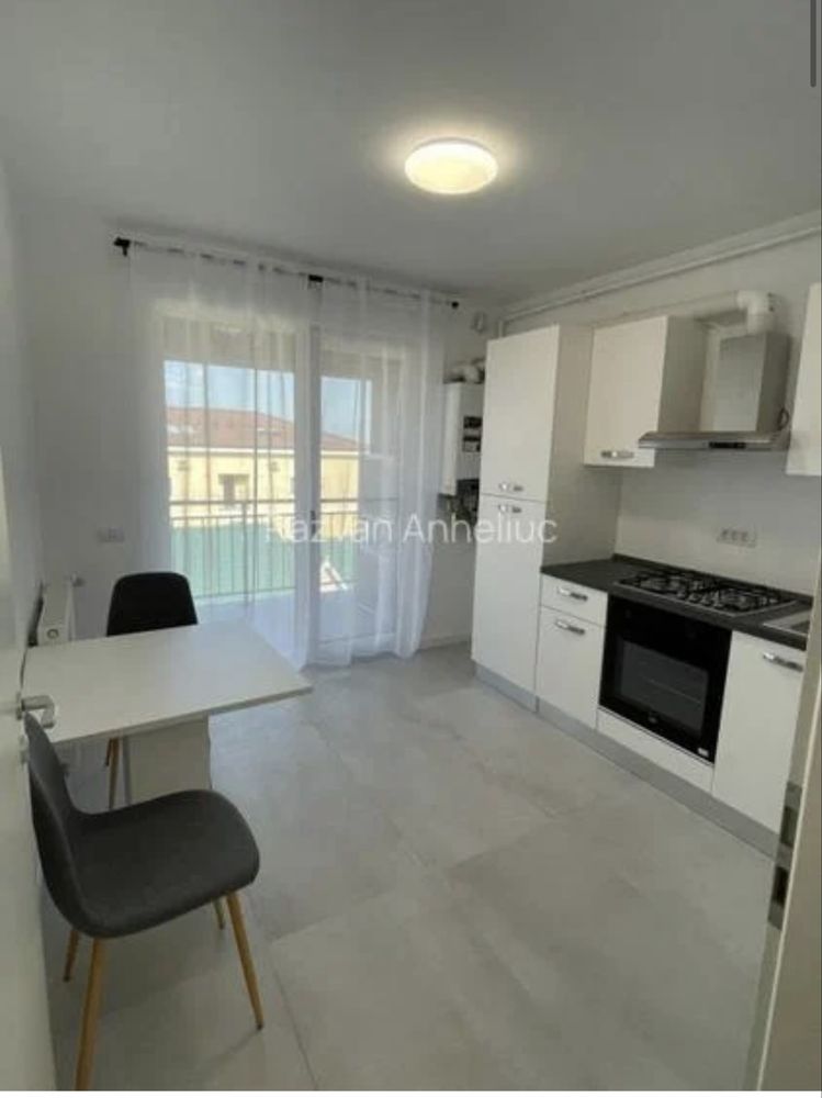 Apartament cu 3 camere de inchiriat