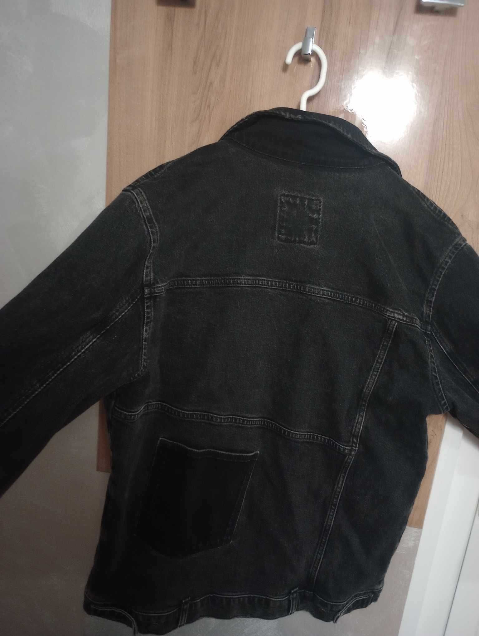 Черно дънково яке на ZARA