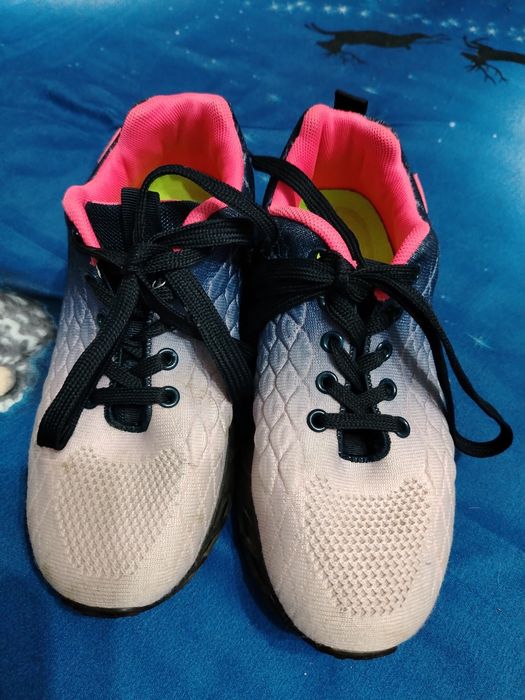 Adidași pt fete, mar 35,stare f bună, superpret